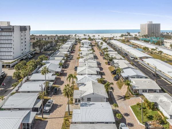Beachside Vacation Retreat - Great Amenities